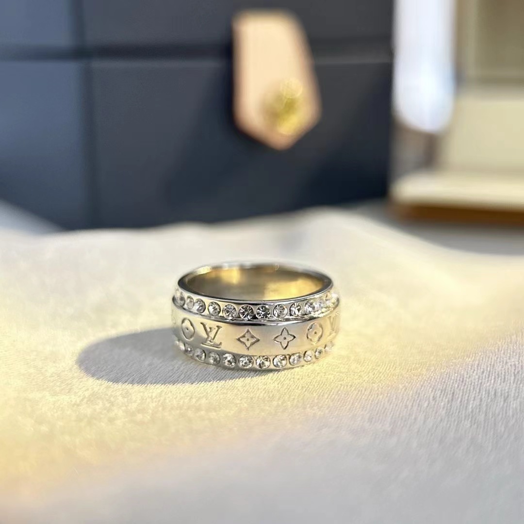 詳細な写真と価格については私に連絡してください