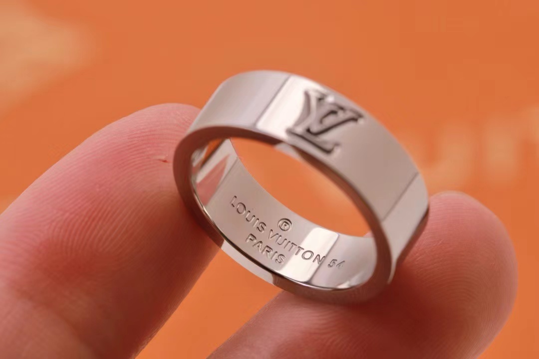 詳細な写真と価格については私に連絡してください