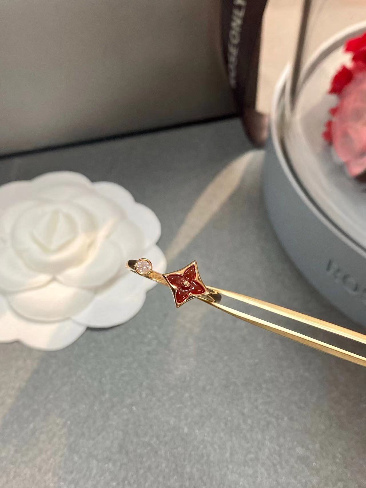 詳細な写真と価格については私に連絡してください