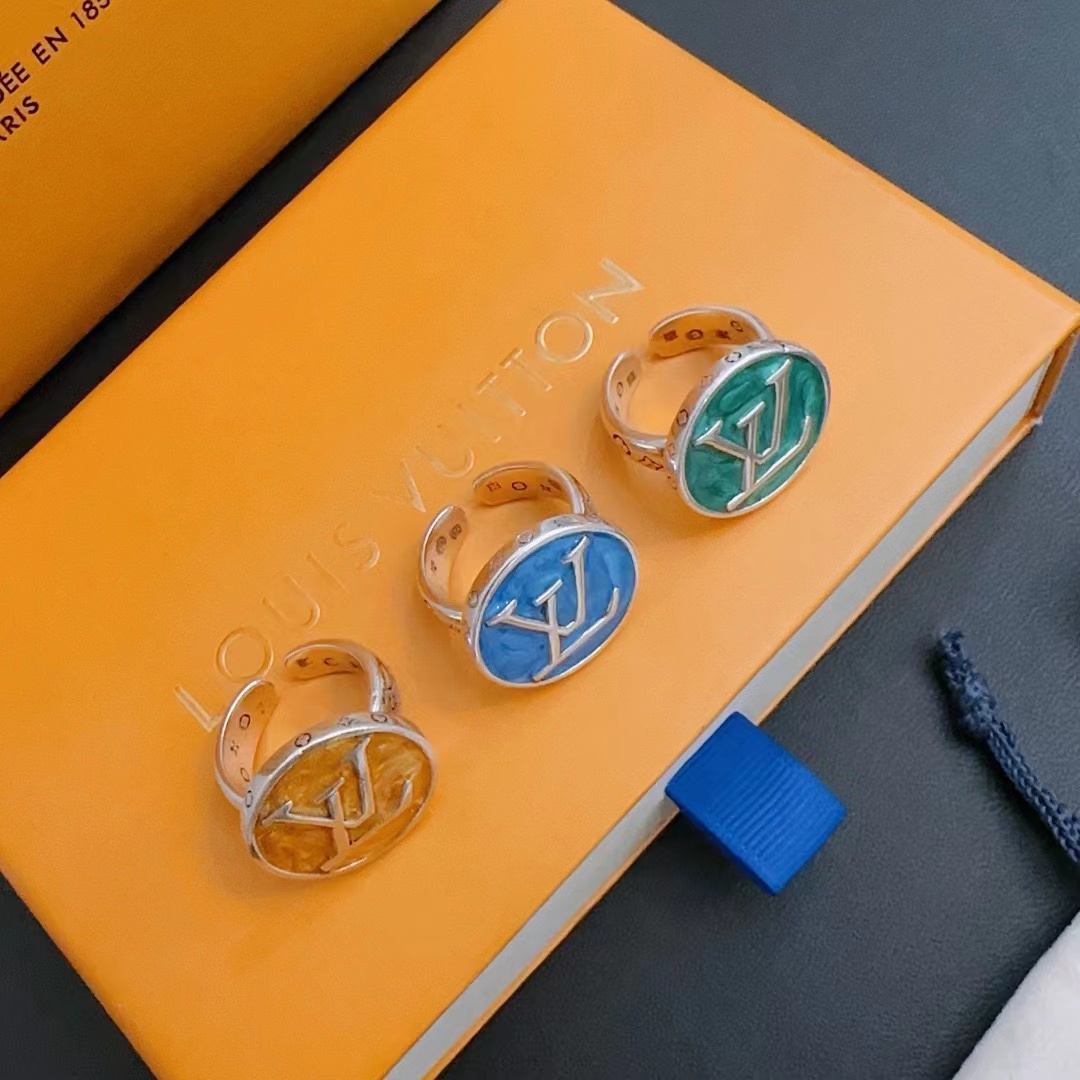 詳細な写真と価格については私に連絡してください