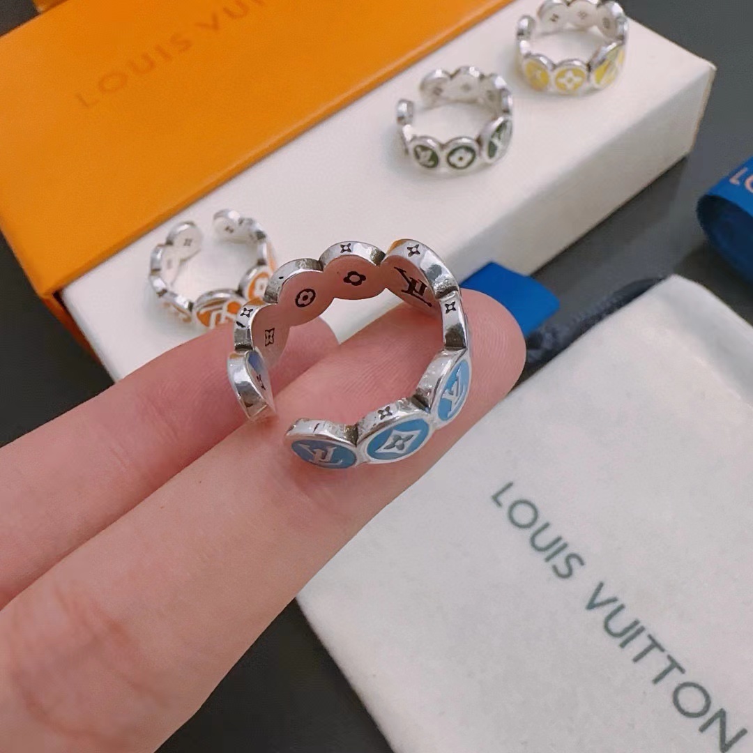 詳細な写真と価格については私に連絡してください