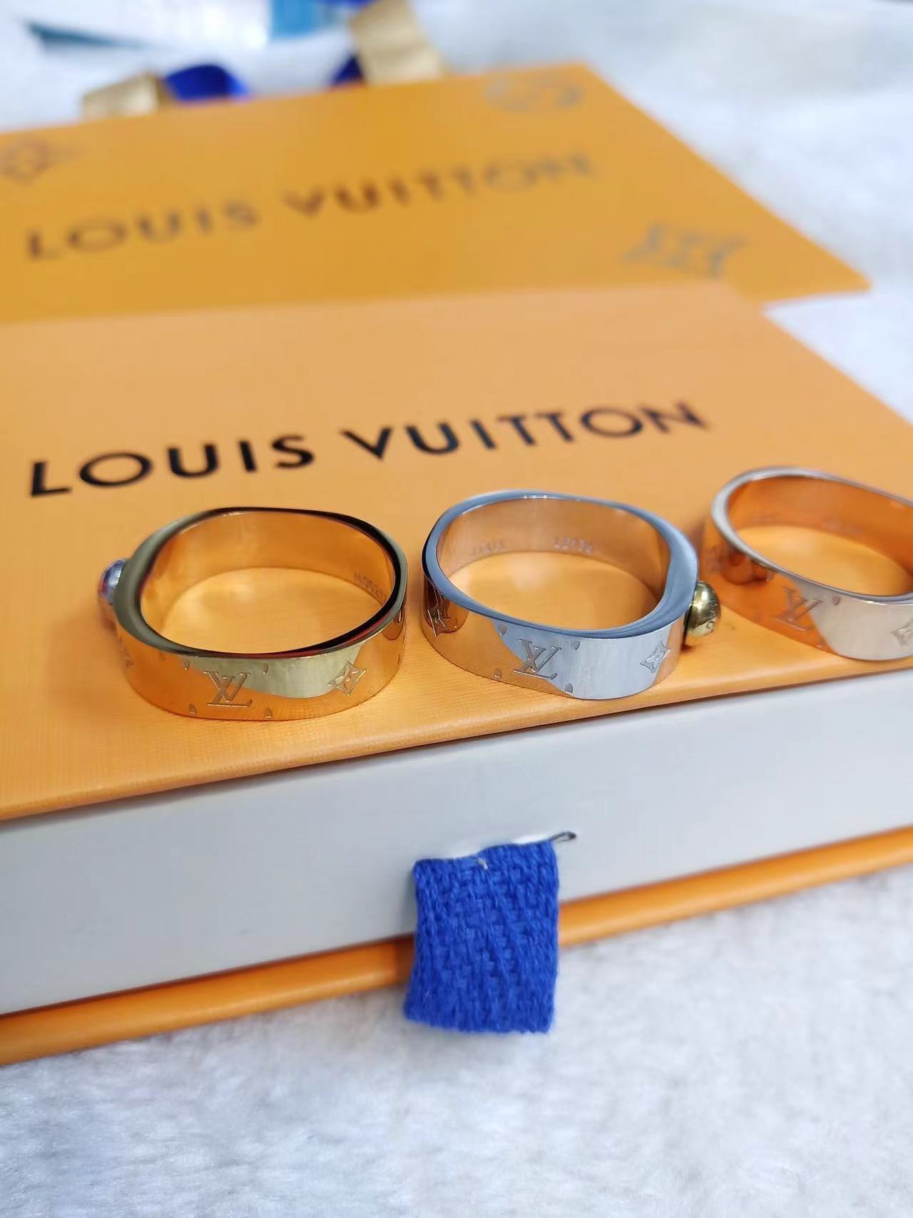 詳細な写真と価格については私に連絡してください