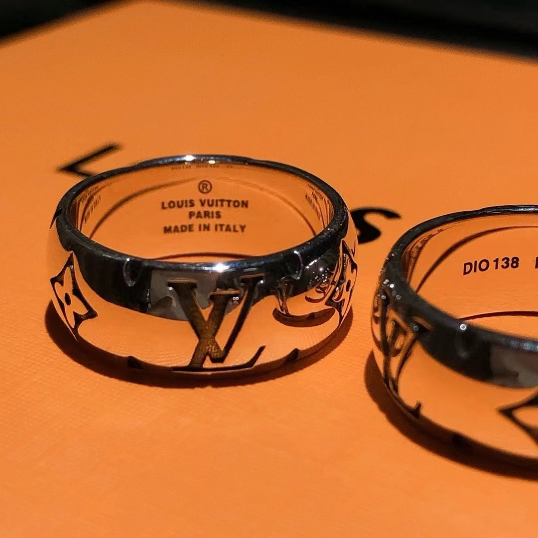 詳細な写真と価格については私に連絡してください