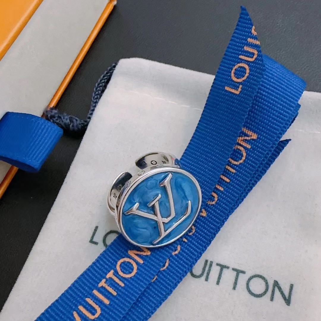 詳細な写真と価格については私に連絡してください