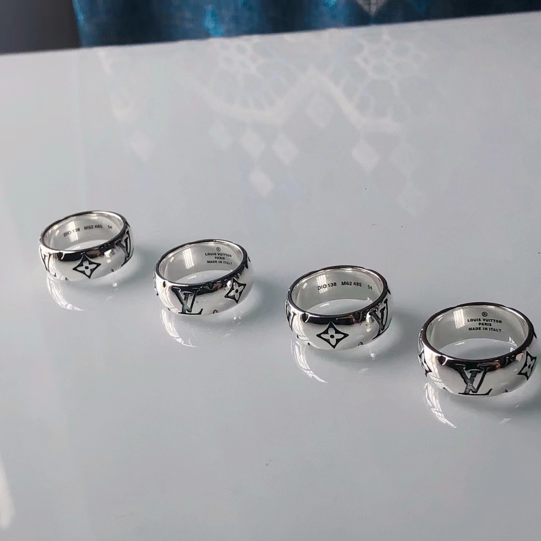 詳細な写真と価格については私に連絡してください