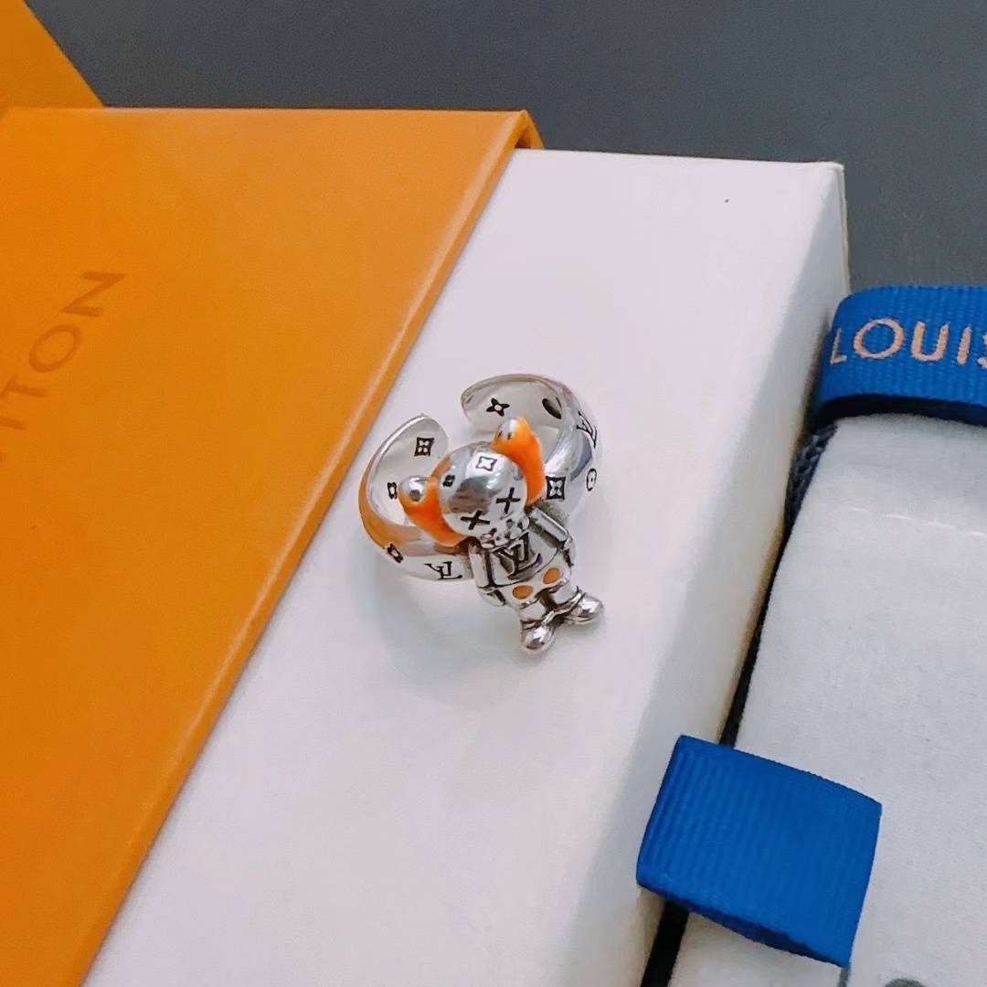 詳細な写真と価格については私に連絡してください