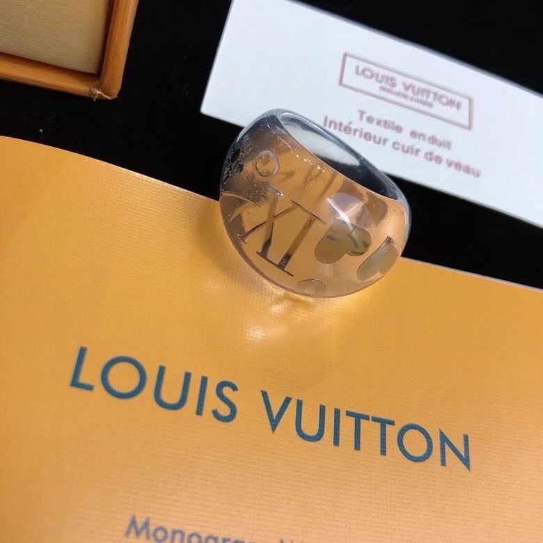 詳細な写真と価格については私に連絡してください