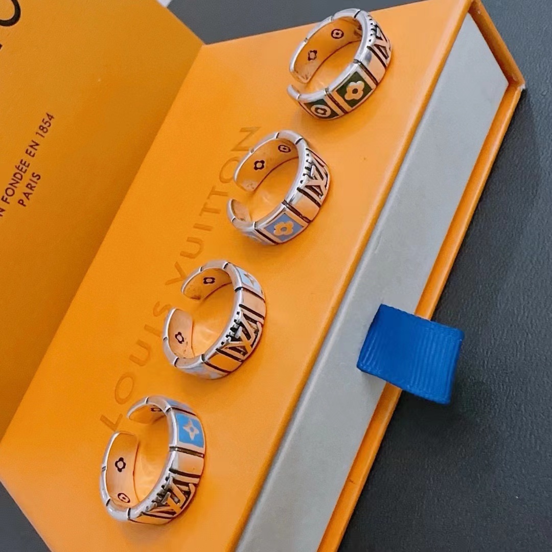 詳細な写真と価格については私に連絡してください