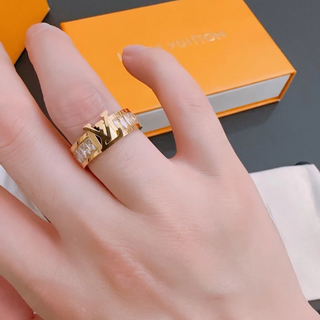 詳細な写真と価格については私に連絡してください