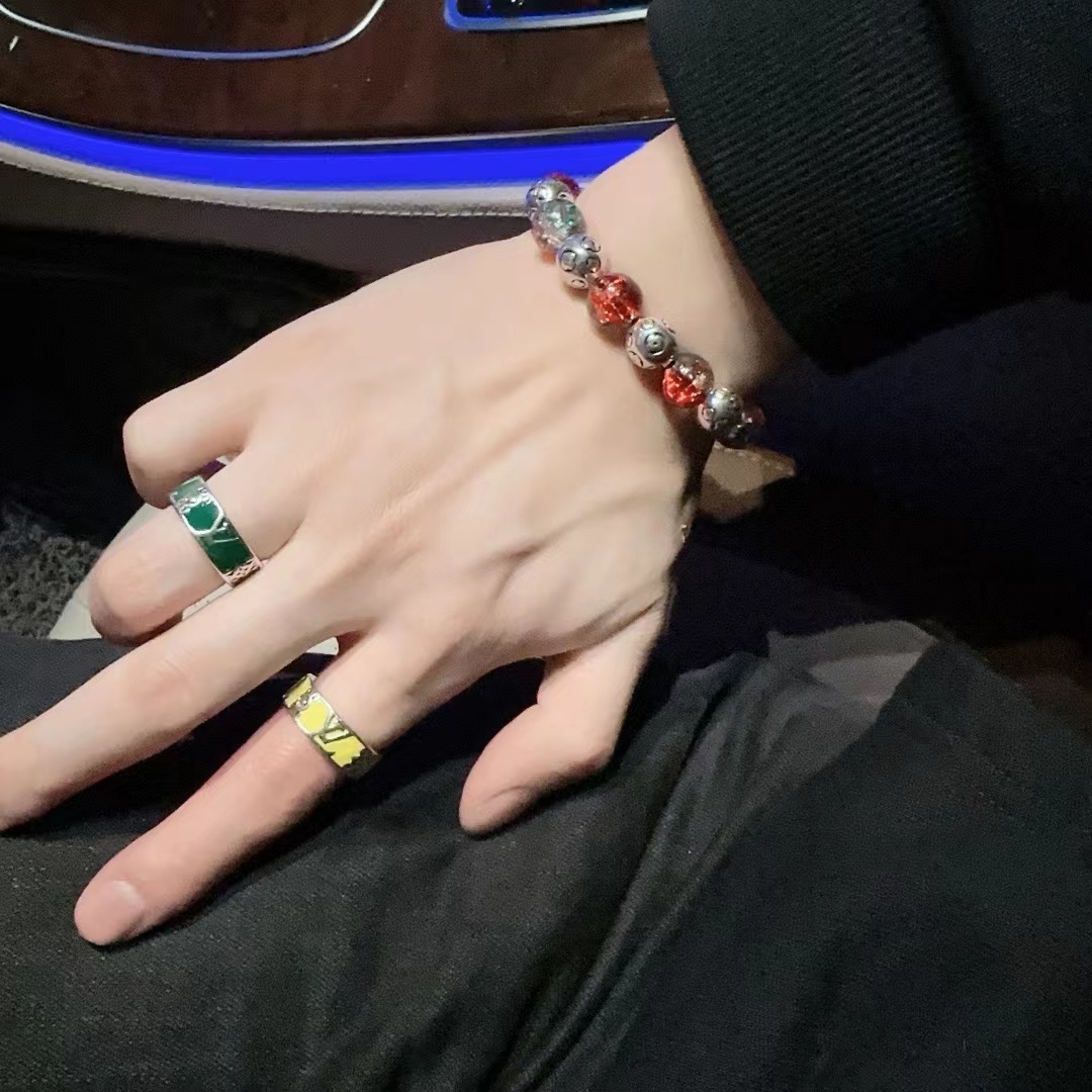 詳細な写真と価格については私に連絡してください