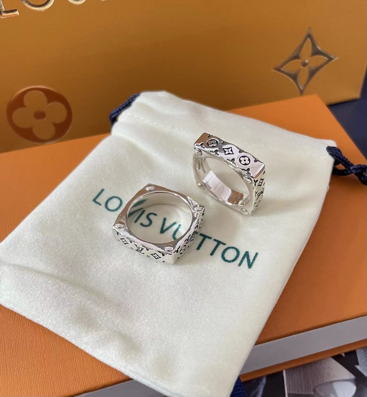 詳細な写真と価格については私に連絡してください