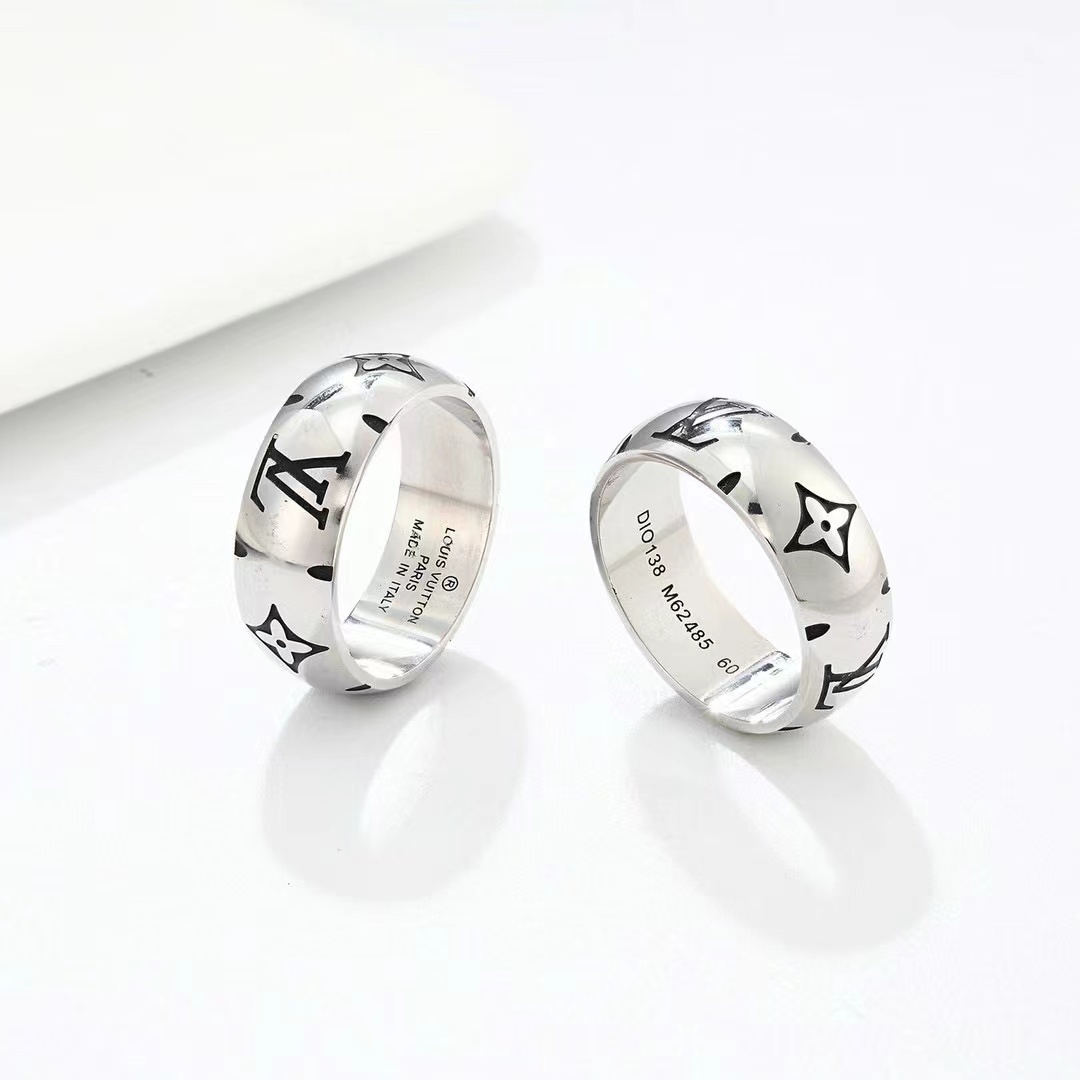 詳細な写真と価格については私に連絡してください