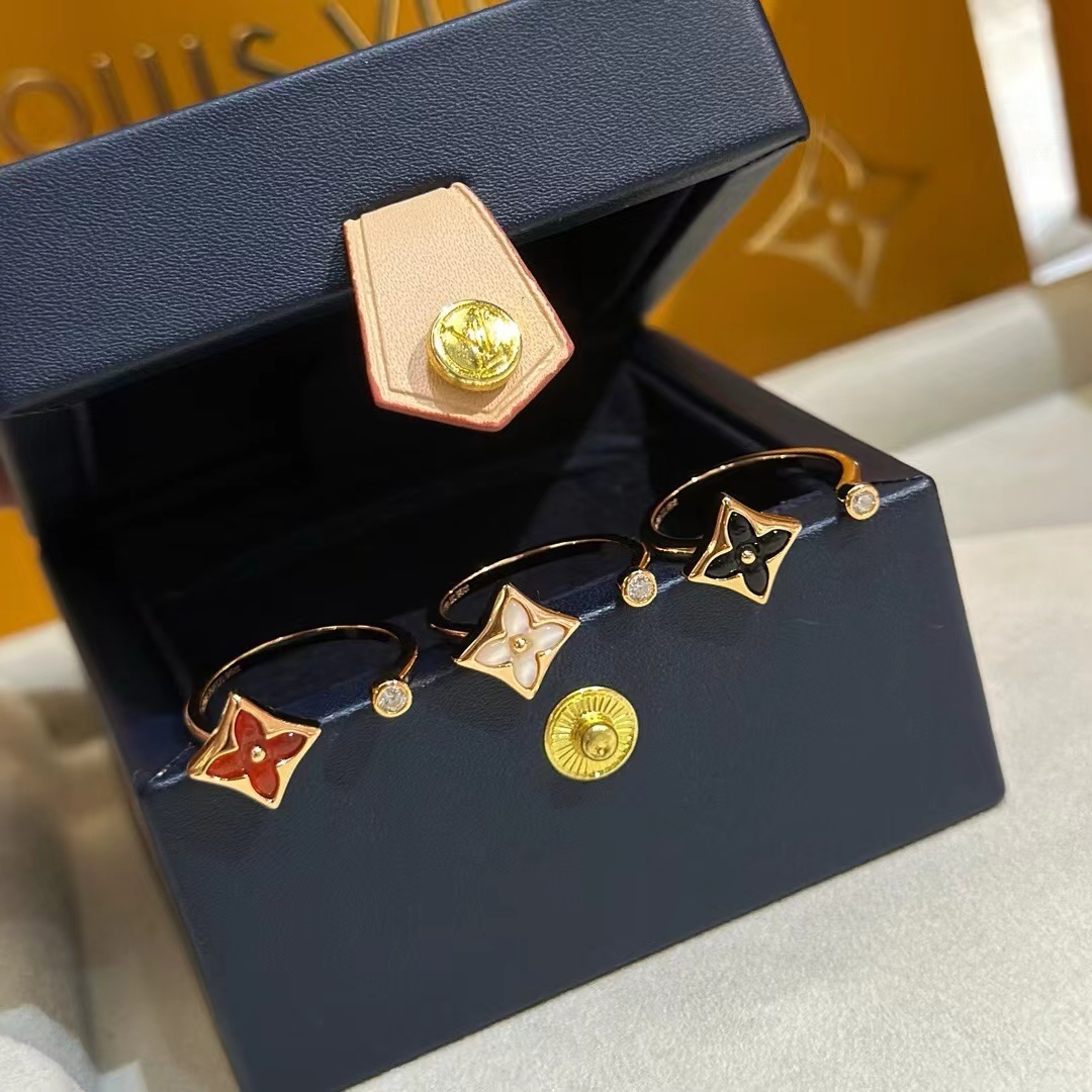 詳細な写真と価格については私に連絡してください