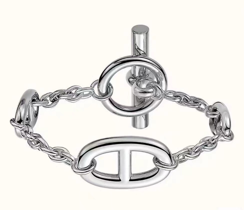 詳細な写真と価格については私に連絡してください。