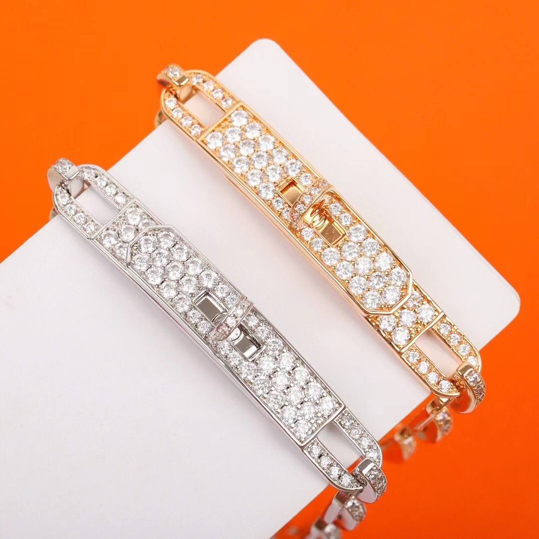 詳細な写真と価格については私に連絡してください。