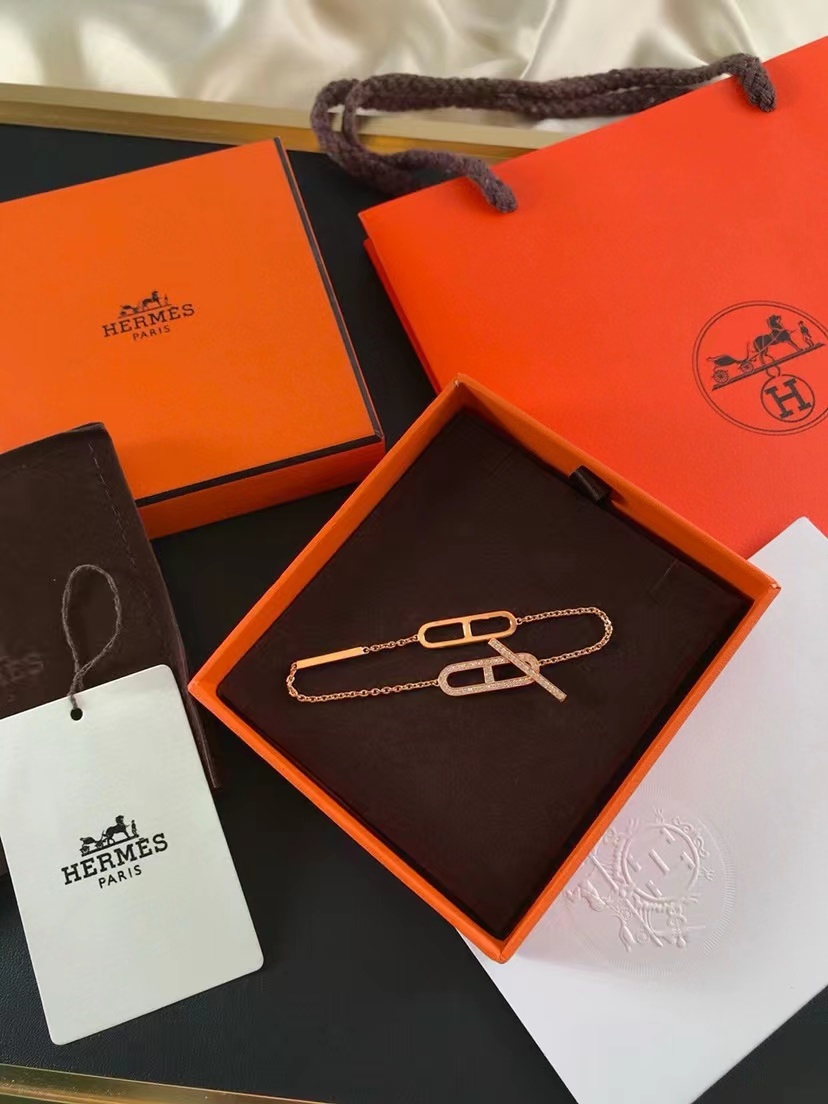 詳細な写真と価格については私に連絡してください。