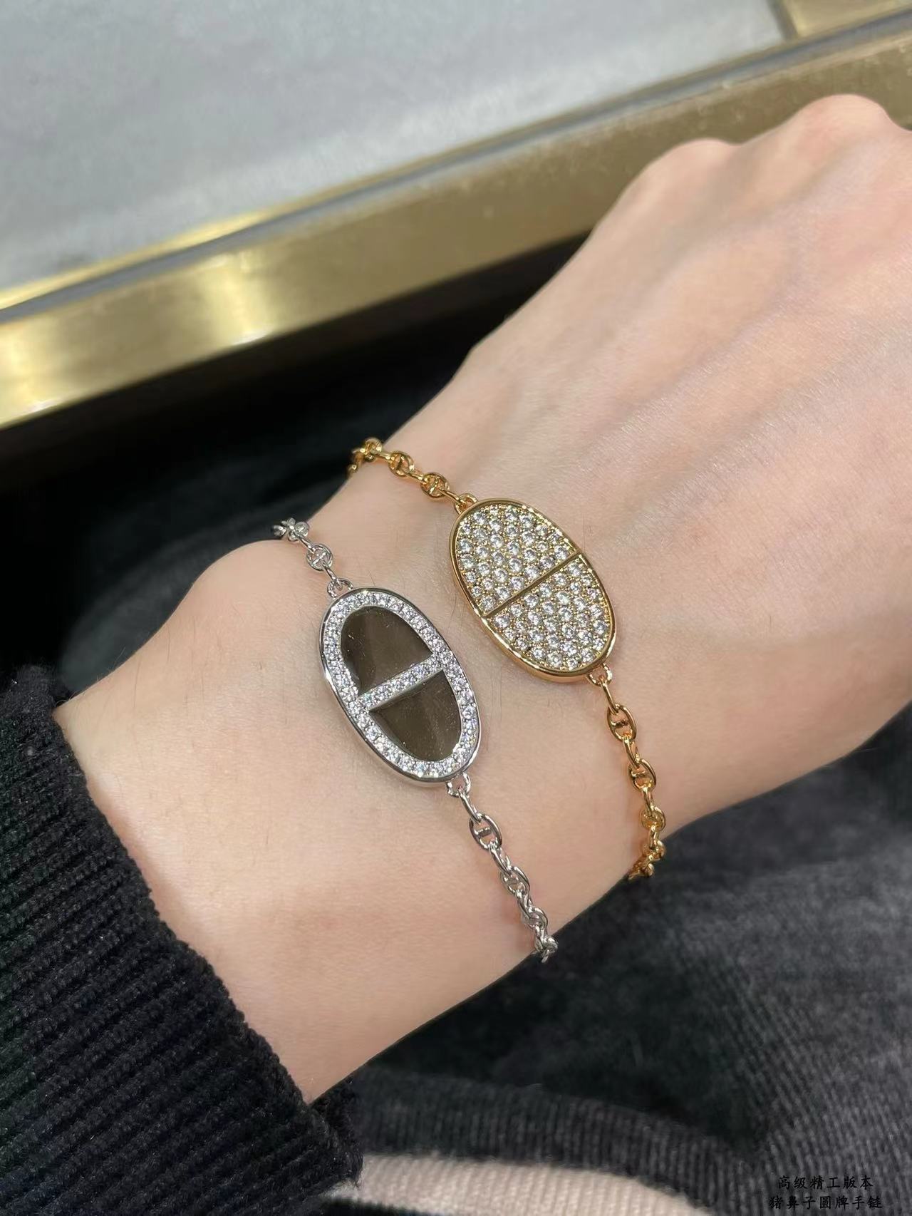 詳細な写真と価格については私に連絡してください。