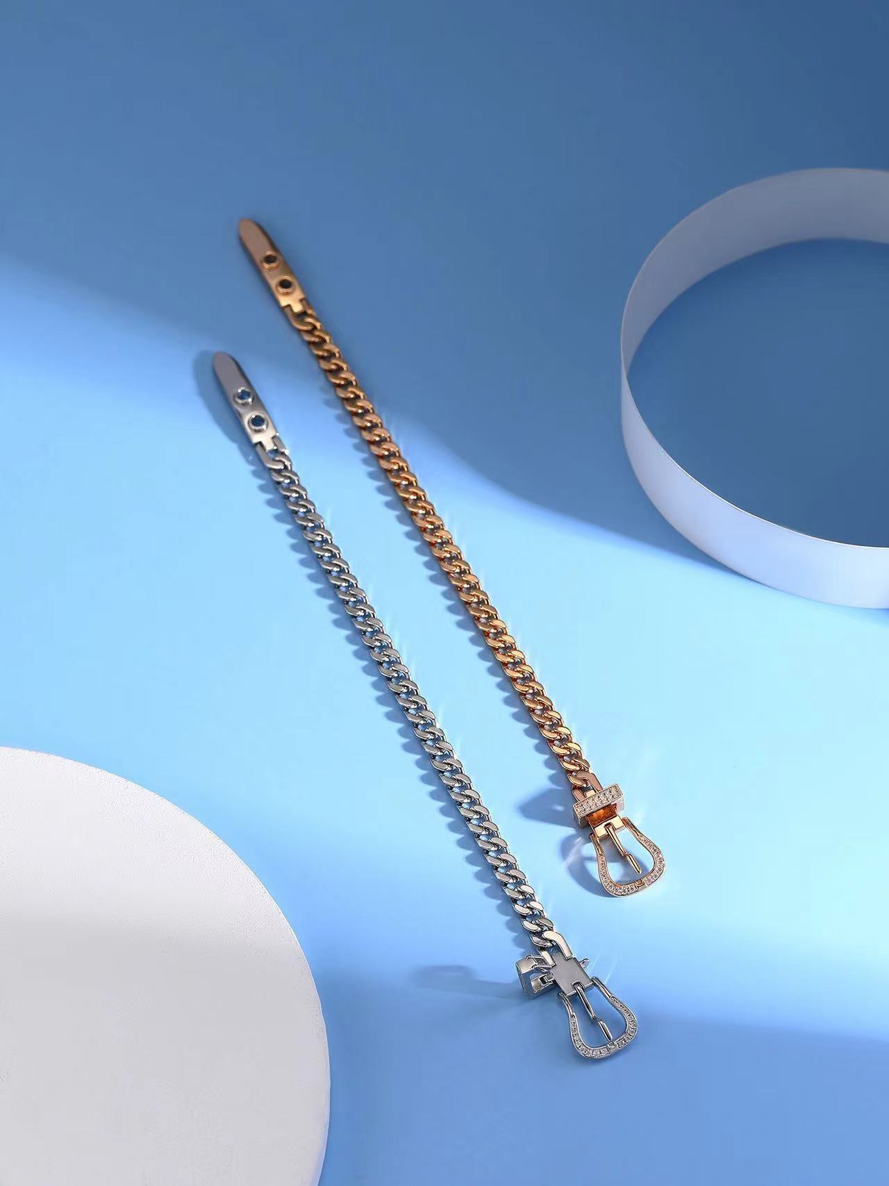 詳細な写真と価格については私に連絡してください。