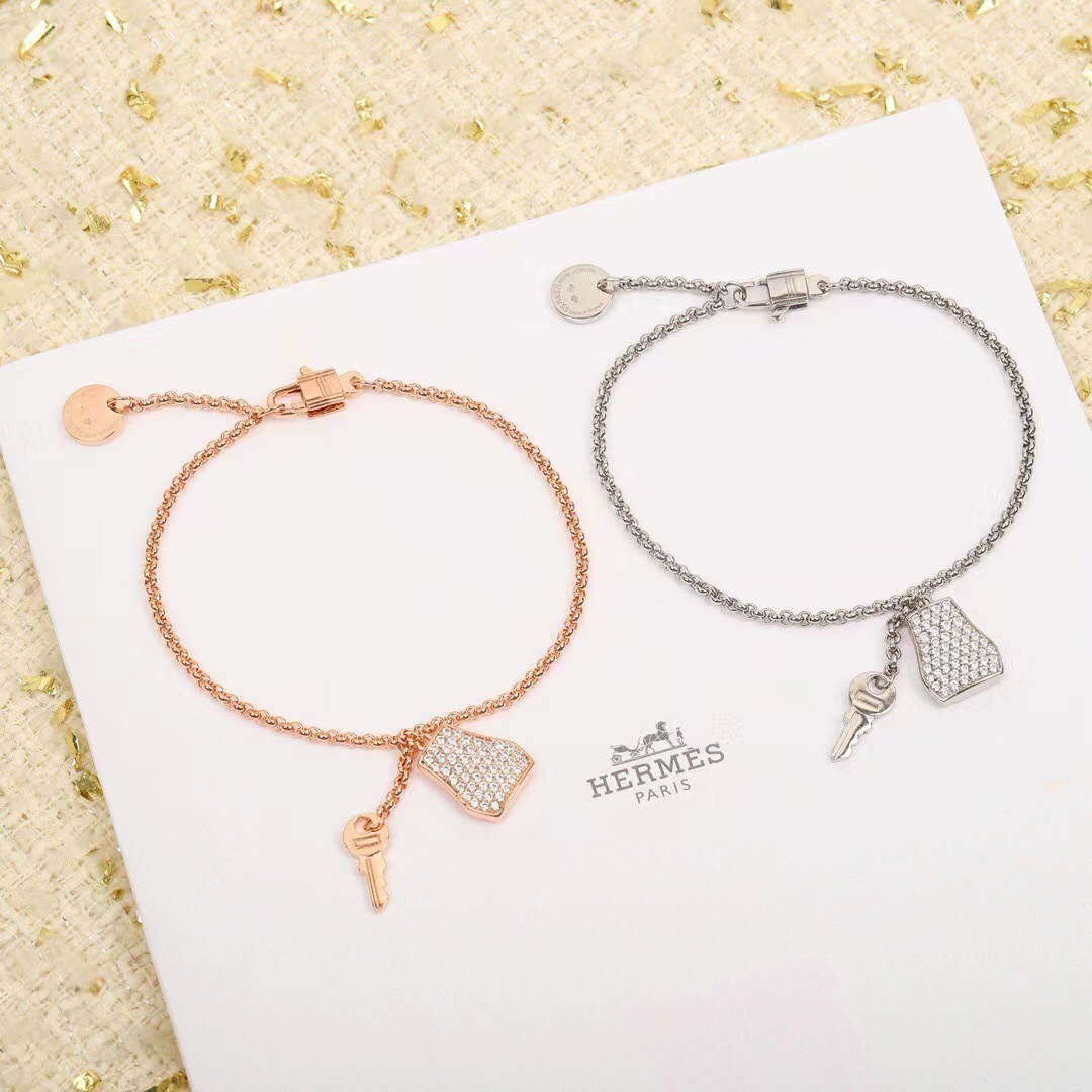 詳細な写真と価格については私に連絡してください。