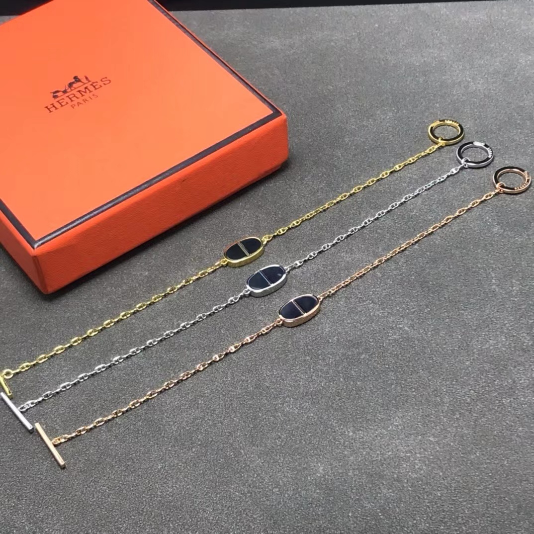 詳細な写真と価格については私に連絡してください。