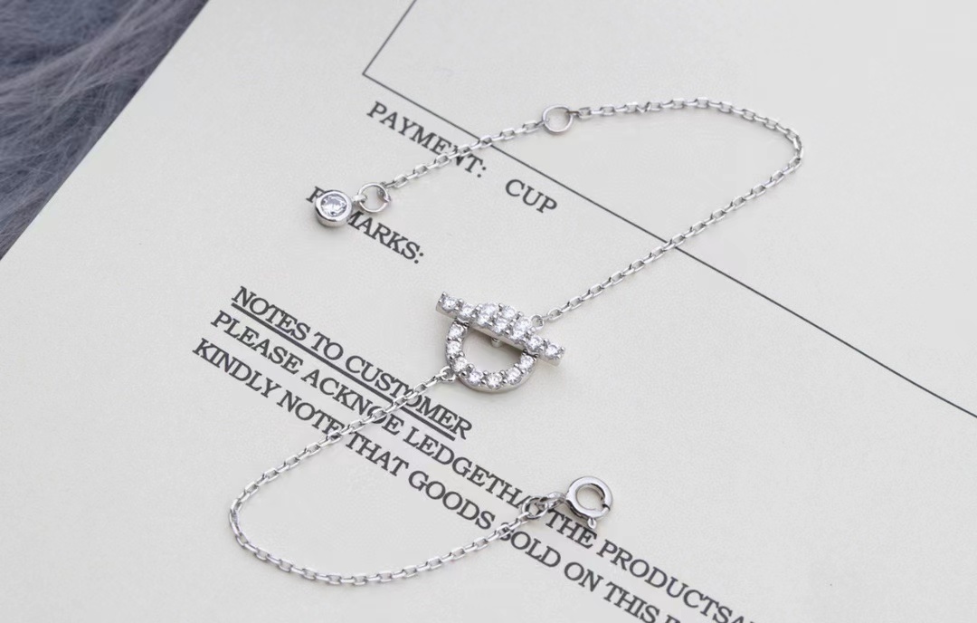 詳細な写真と価格については私に連絡してください。