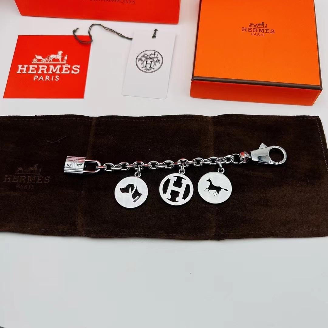 詳細な写真と価格については私に連絡してください。