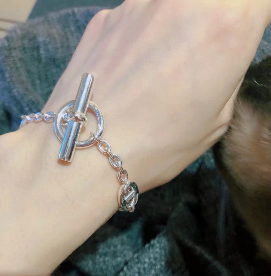 詳細な写真と価格については私に連絡してください。