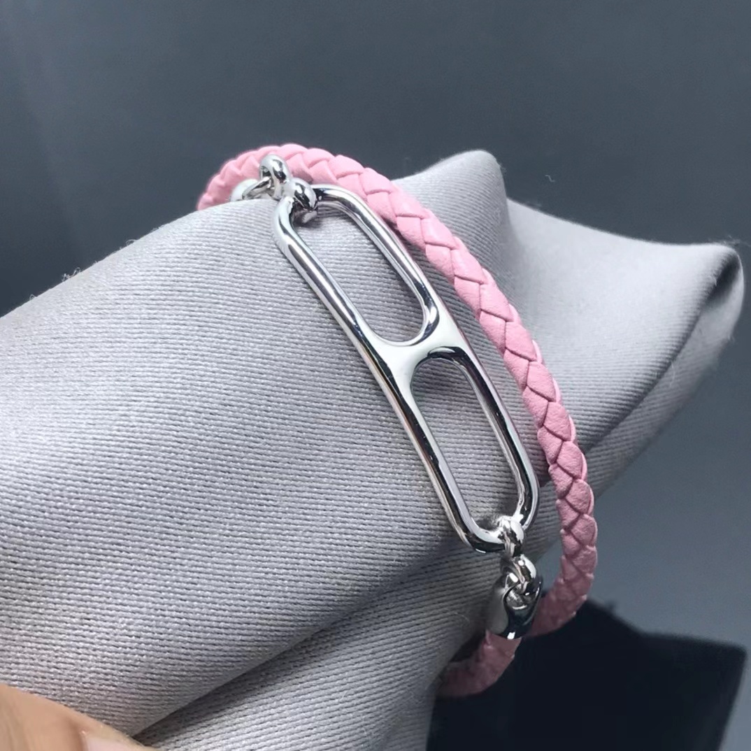 詳細な写真と価格については私に連絡してください。