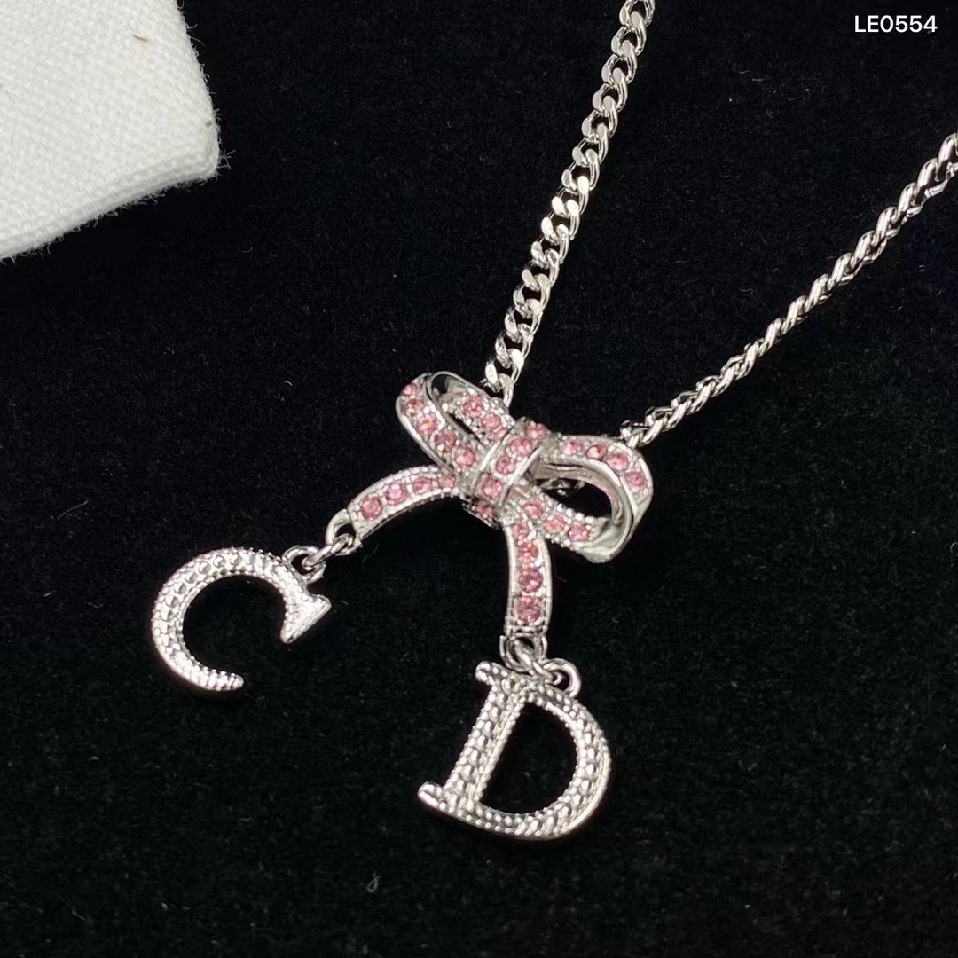 詳細な写真と価格については私に連絡してください。