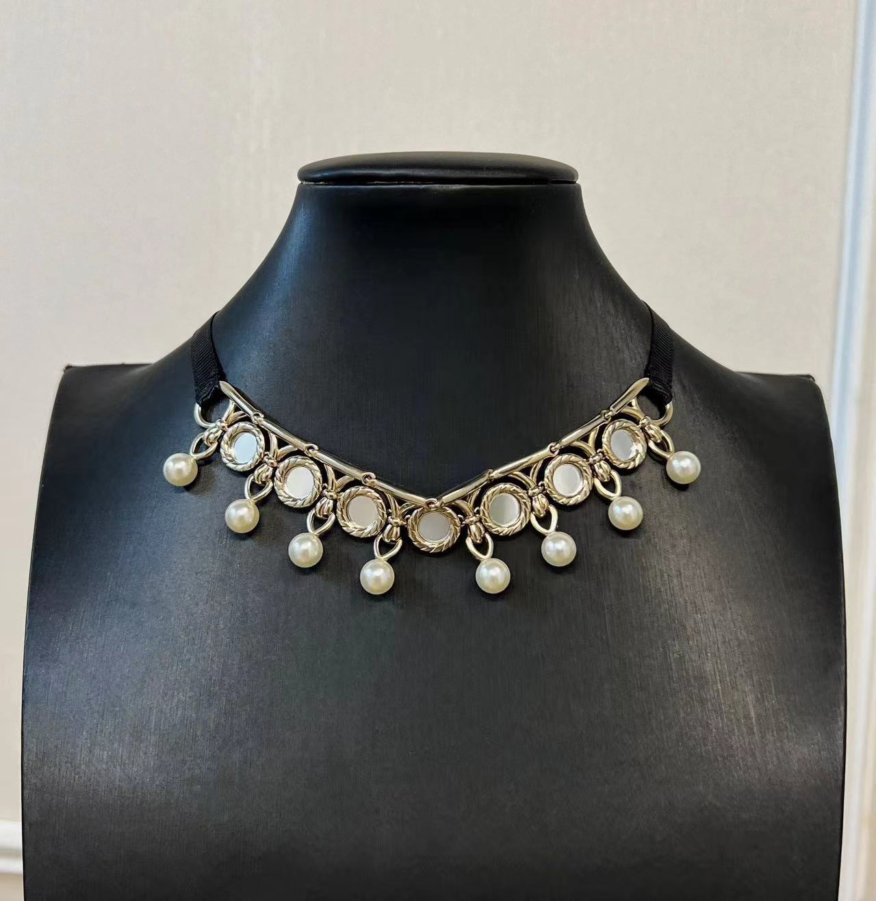 詳細な写真と価格については私に連絡してください。