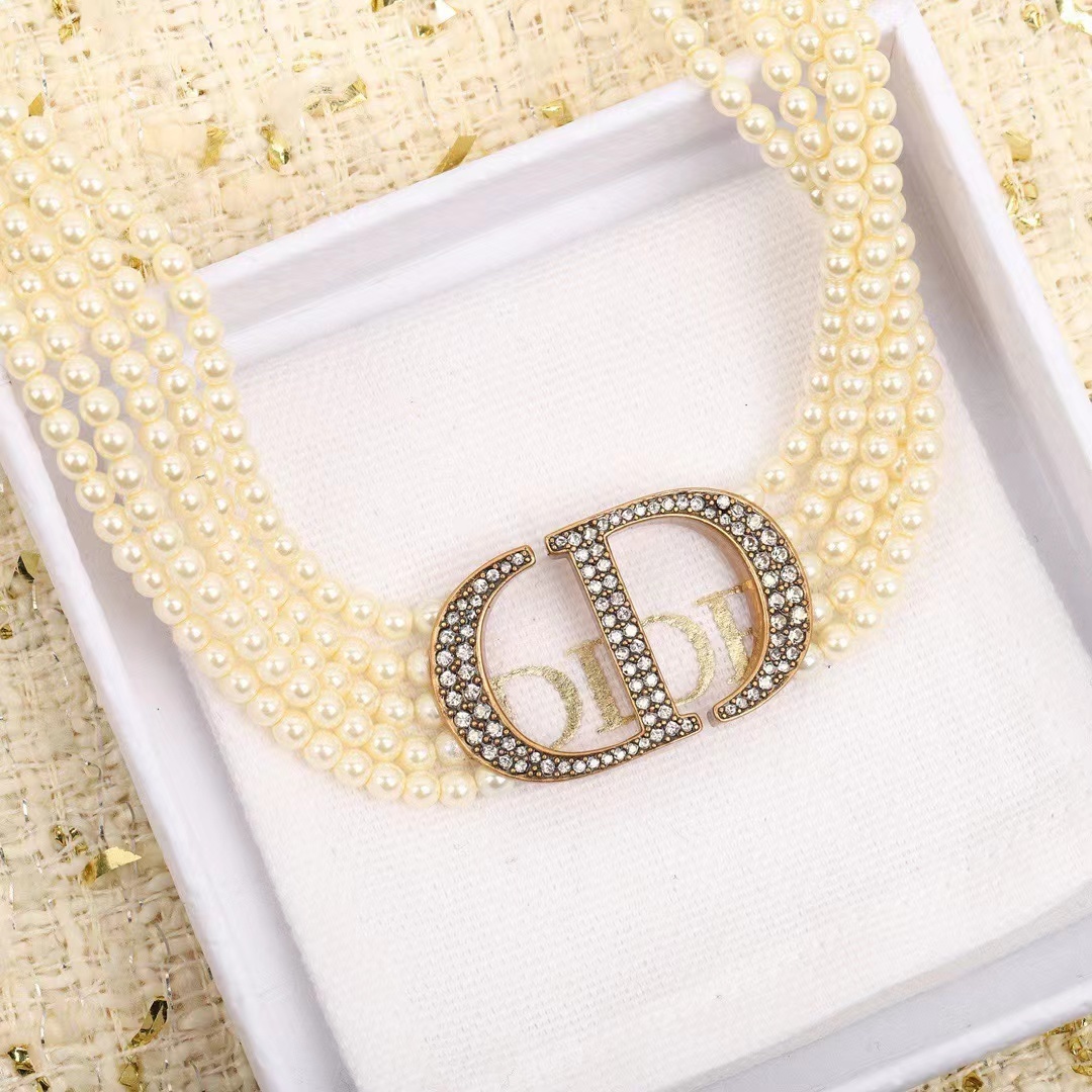 詳細な写真と価格については私に連絡してください。