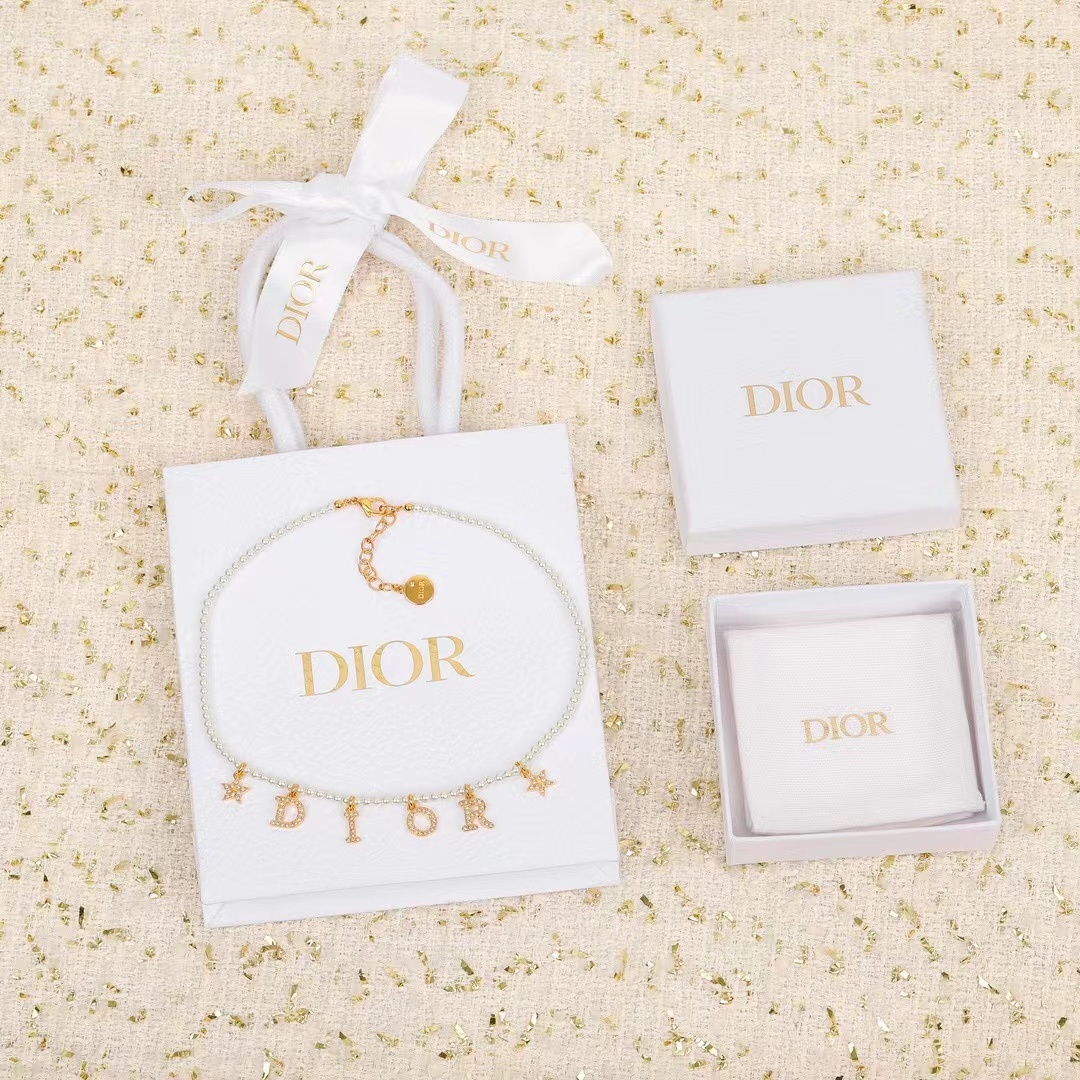 詳細な写真と価格については私に連絡してください。