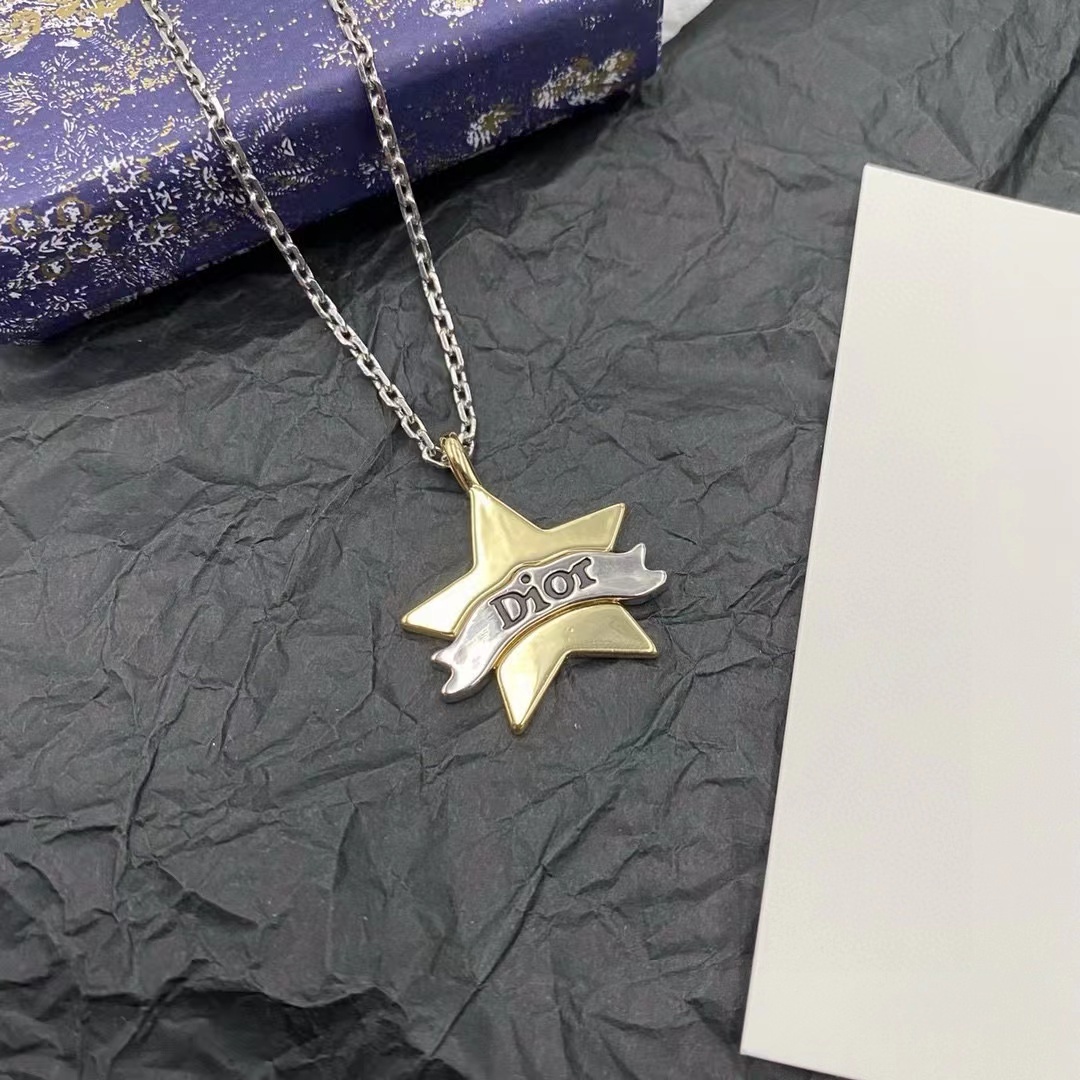 詳細な写真と価格については私に連絡してください。