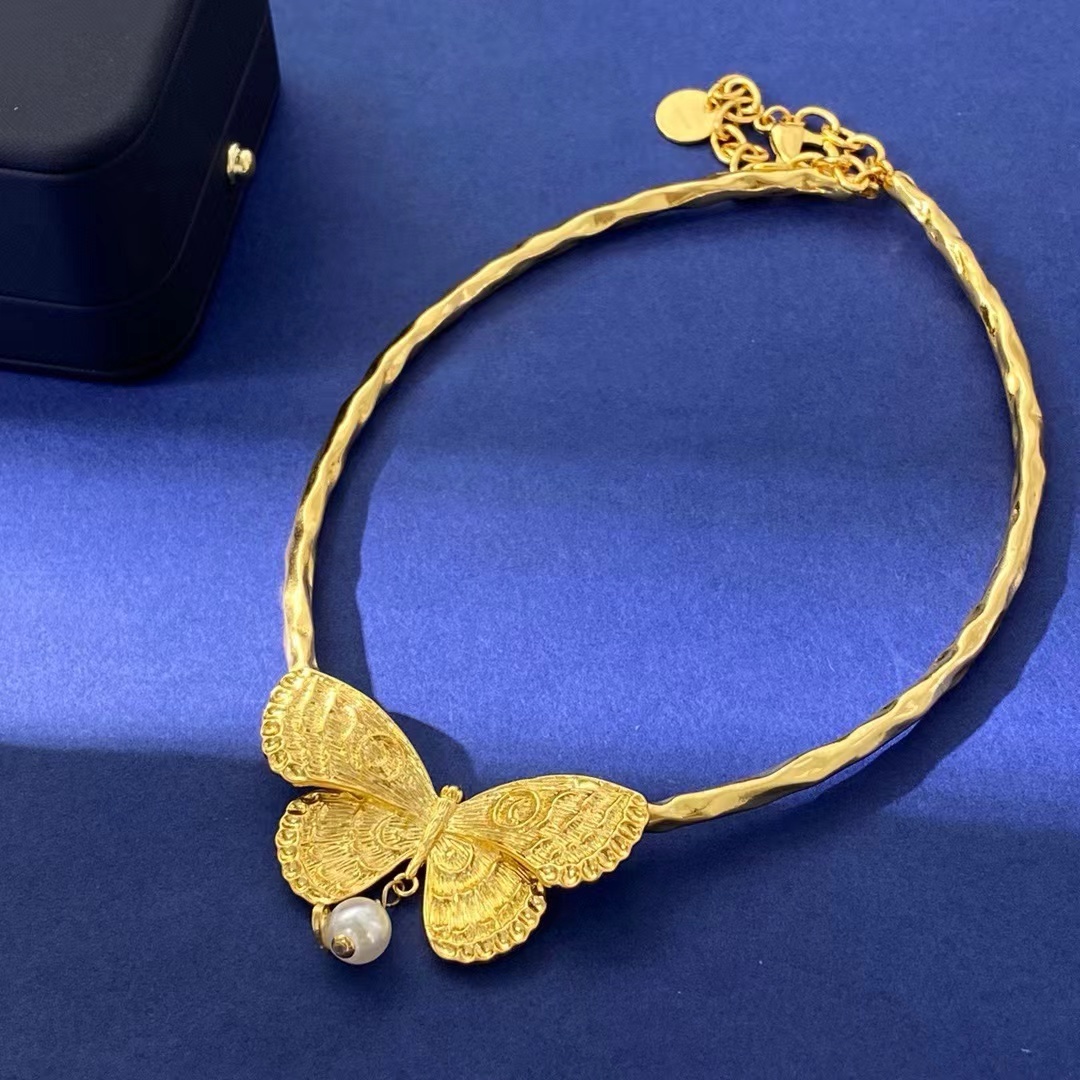 詳細な写真と価格については私に連絡してください。