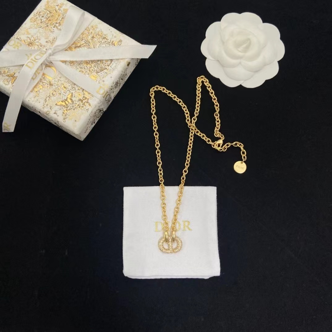 詳細な写真と価格については私に連絡してください。