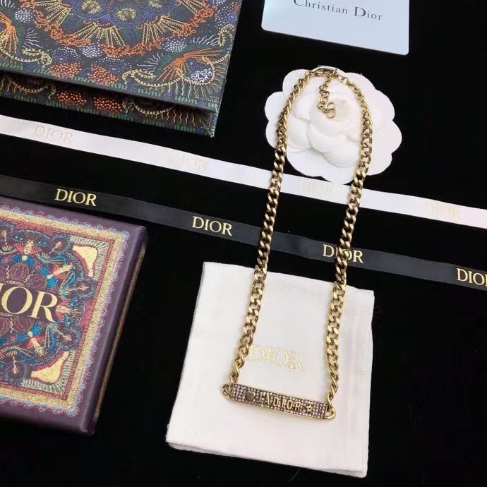 詳細な写真と価格については私に連絡してください。