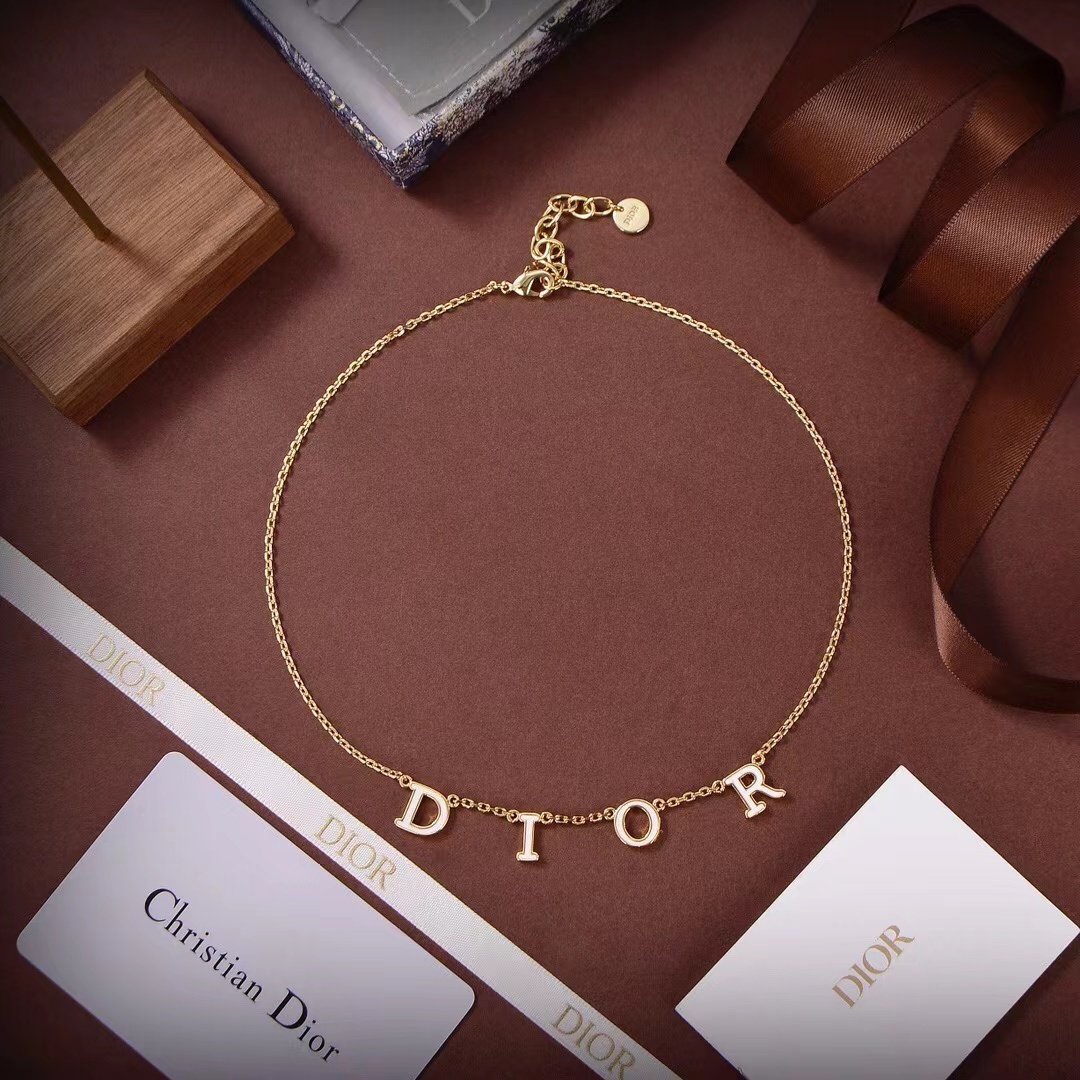 詳細な写真と価格については私に連絡してください。