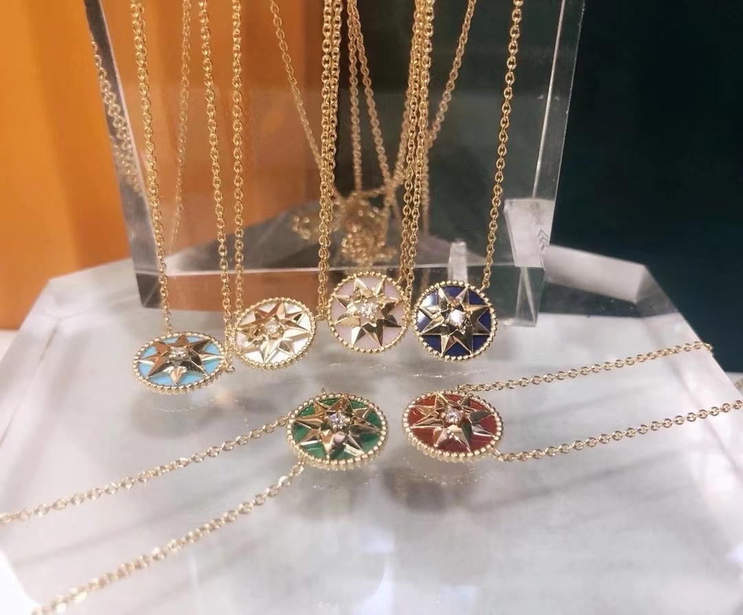 詳細な写真と価格については私に連絡してください。