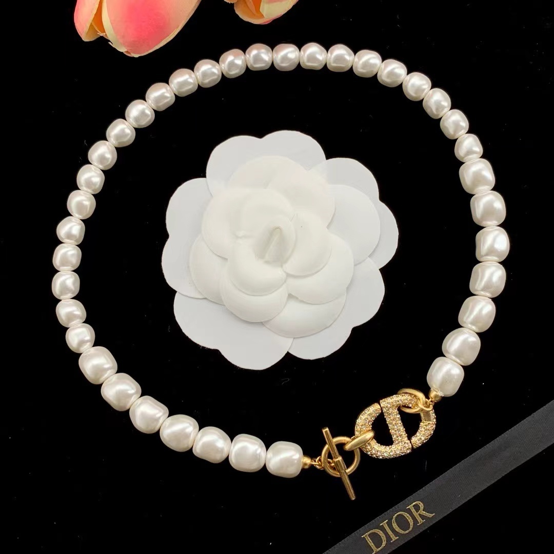 詳細な写真と価格については私に連絡してください。