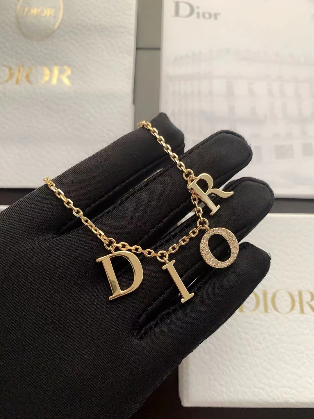 Diorネックレスです