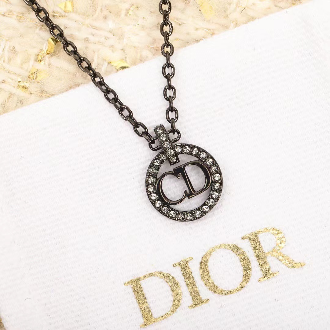 詳細な写真と価格については私に連絡してください。