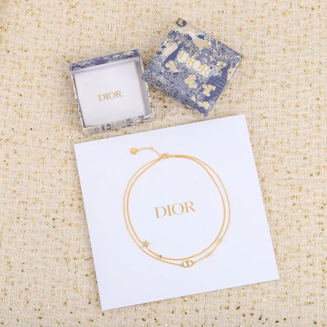 詳細な写真と価格については私に連絡してください。