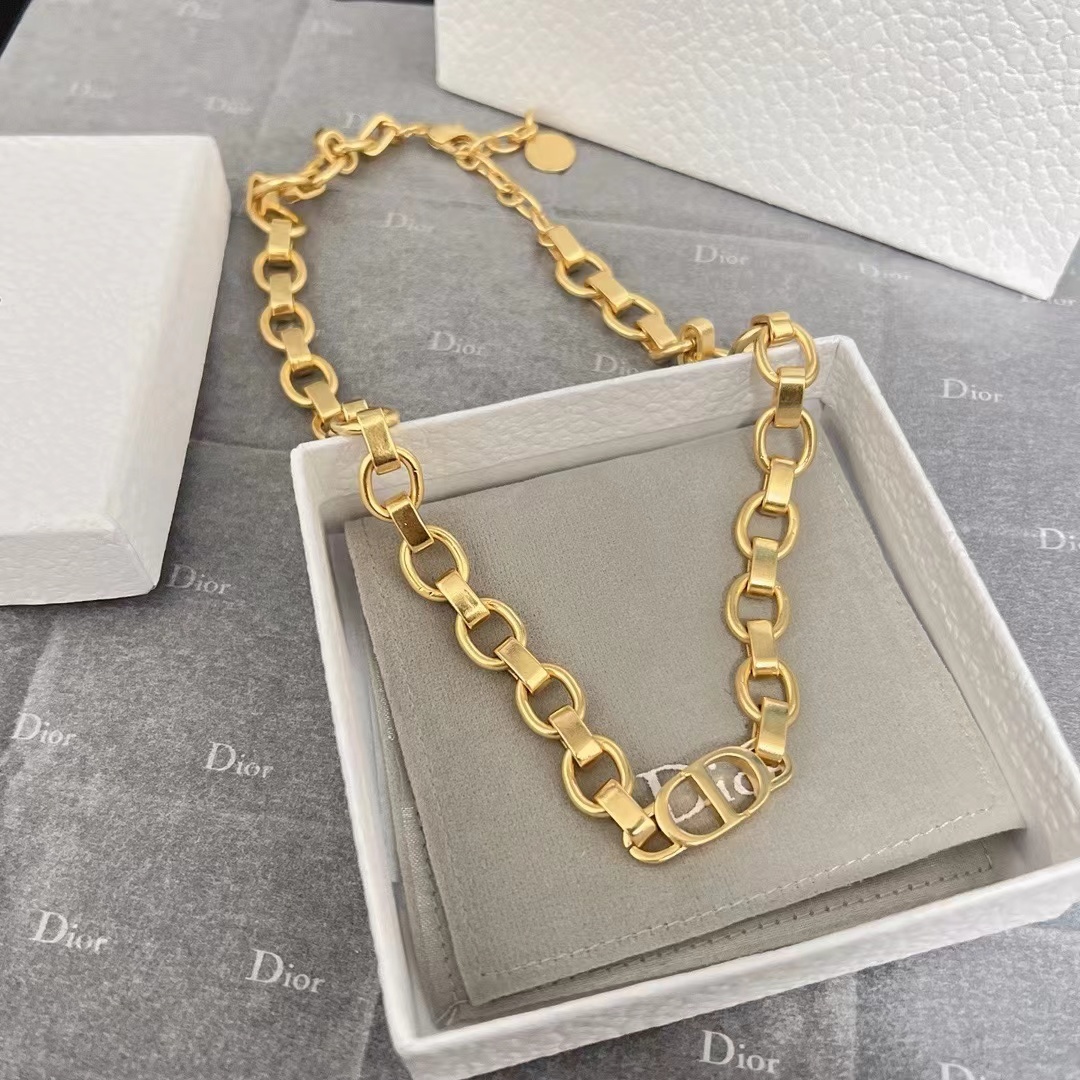 詳細な写真と価格については私に連絡してください。