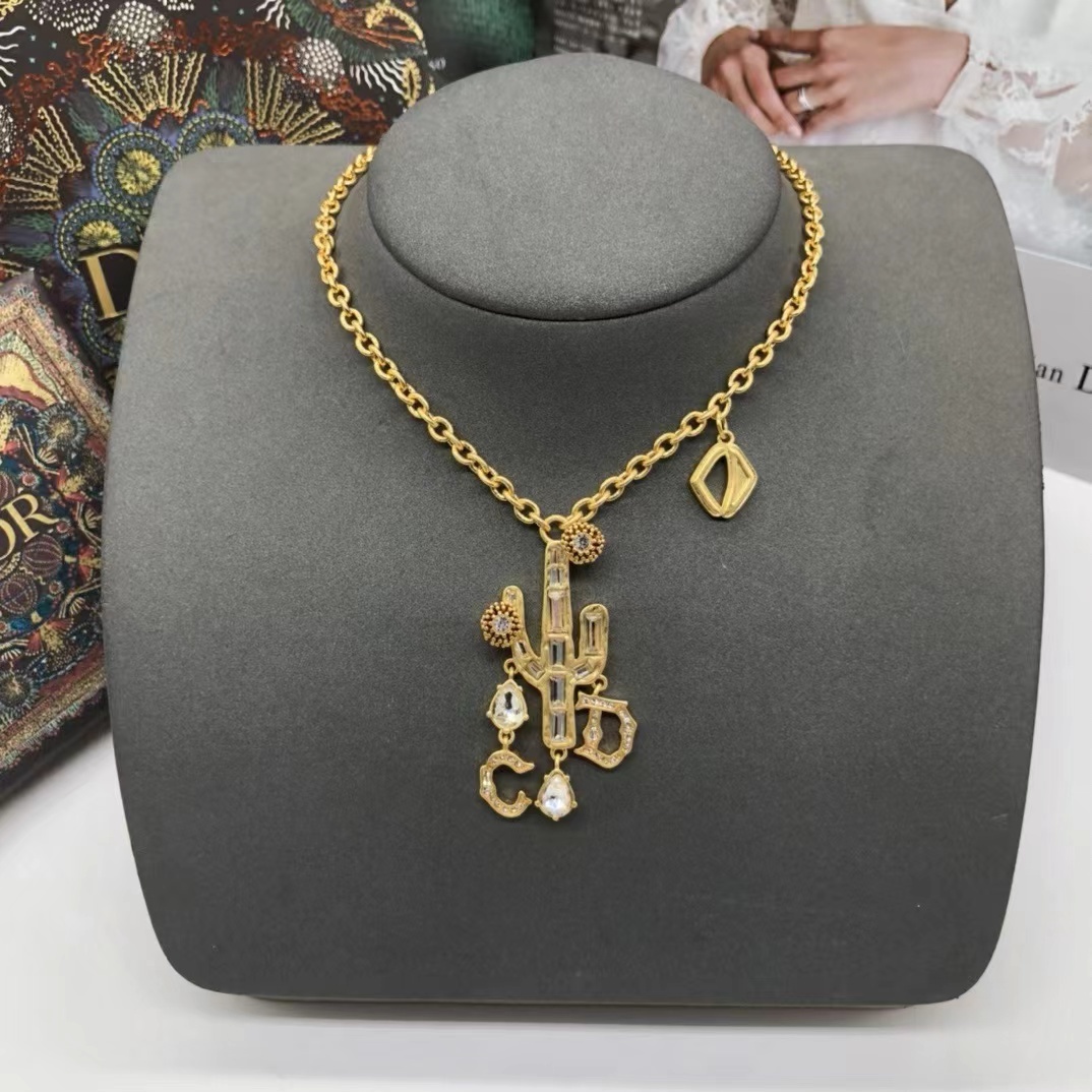 詳細な写真と価格については私に連絡してください。