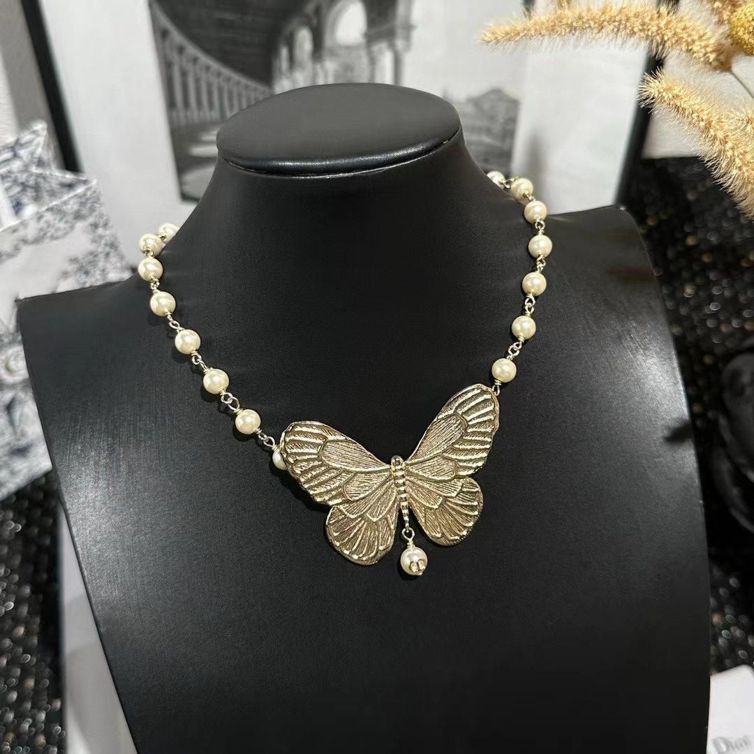 詳細な写真と価格については私に連絡してください。