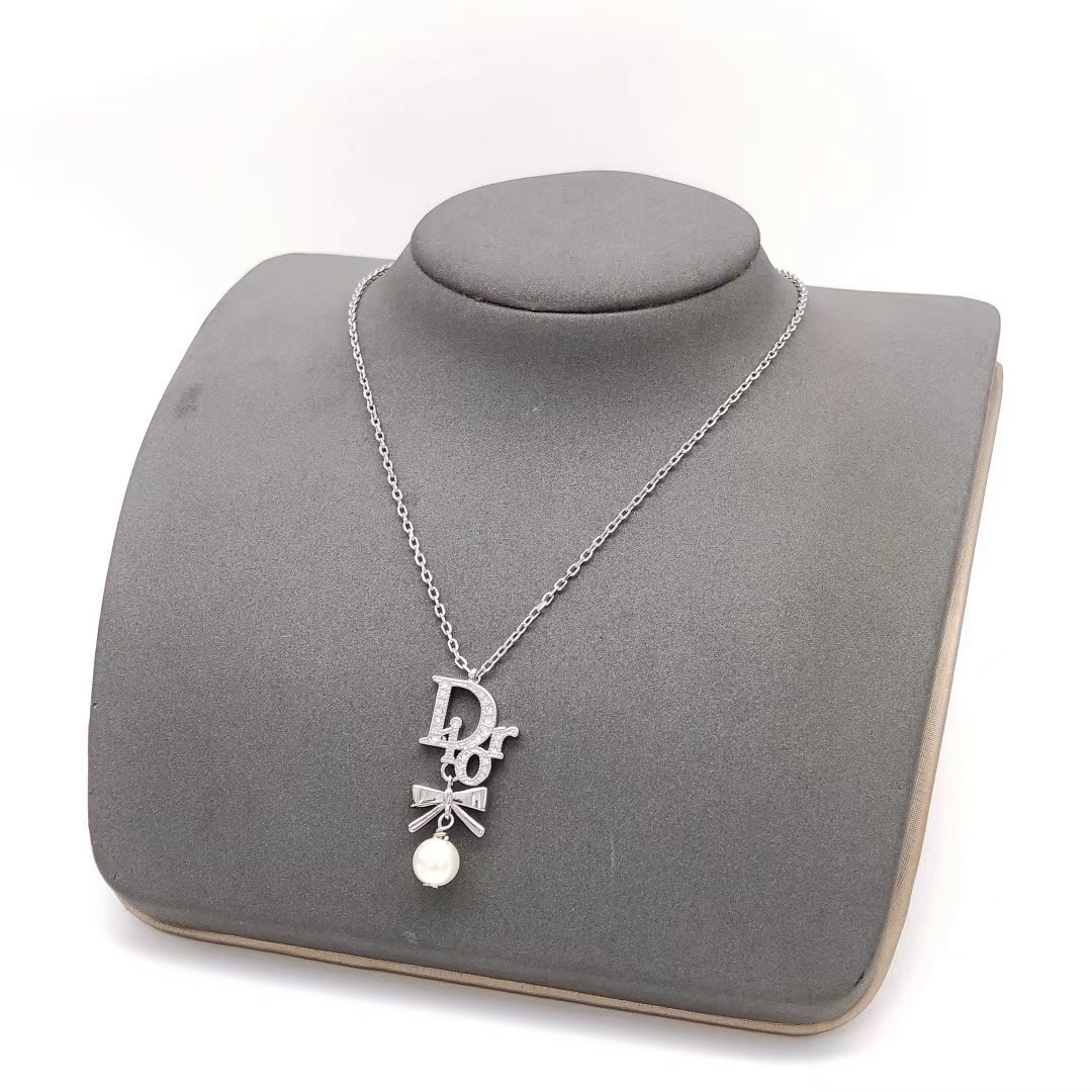 詳細な写真と価格については私に連絡してください。