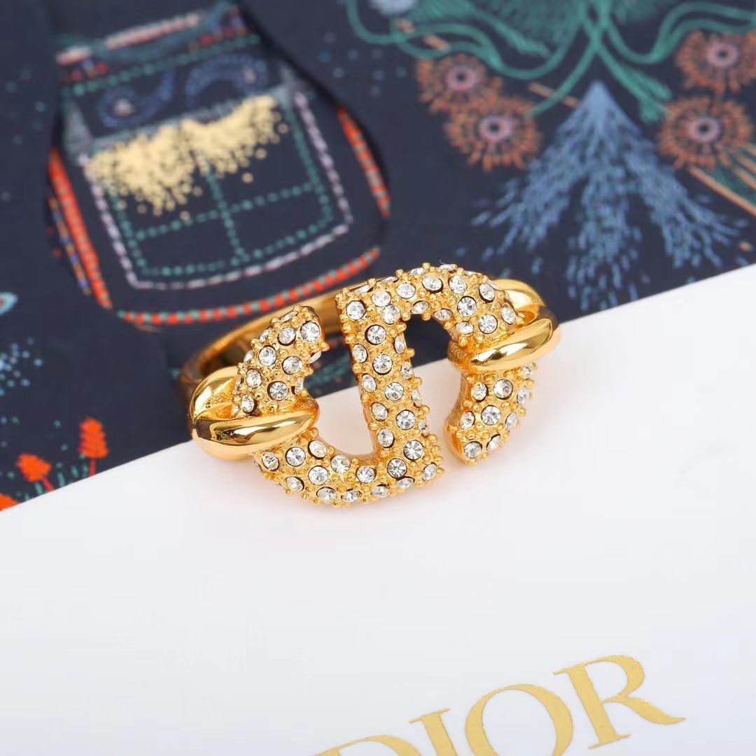 詳細な写真と価格については私に連絡してください。