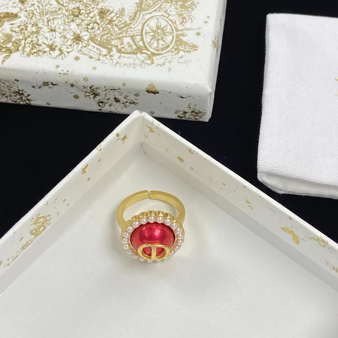 詳細な写真と価格については私に連絡してください。