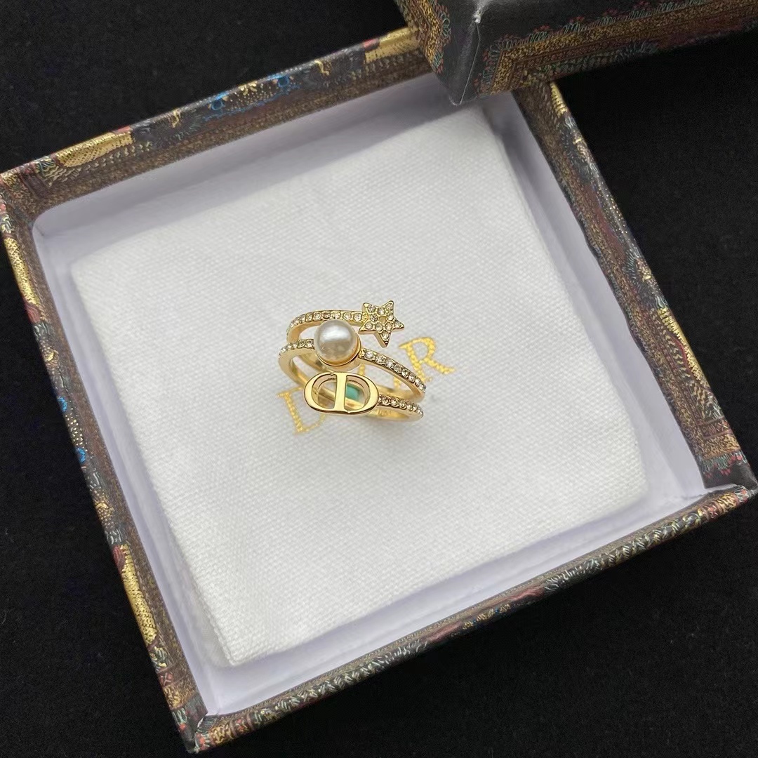 詳細な写真と価格については私に連絡してください。