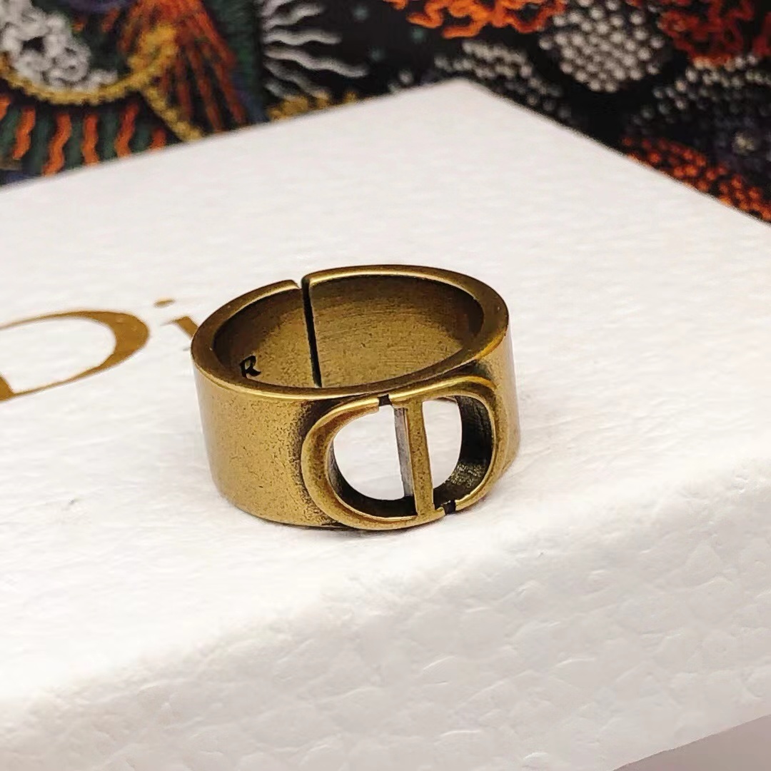 詳細な写真と価格については私に連絡してください。